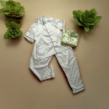 Pijamas en satín (pantalón y blusa con manga)