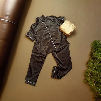 Pijamas en satín (pantalón y blusa con manga)