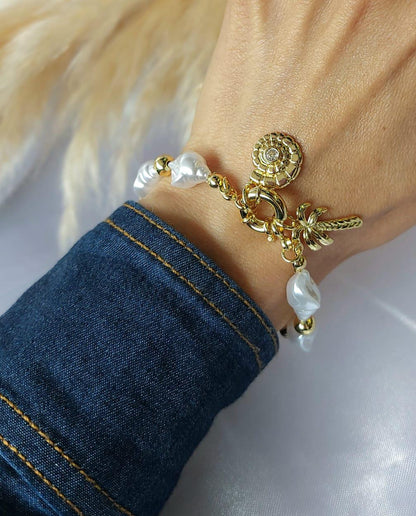 Pulseras en baño de oro 18 quilates y perlas cultivadas. Colección Marina
